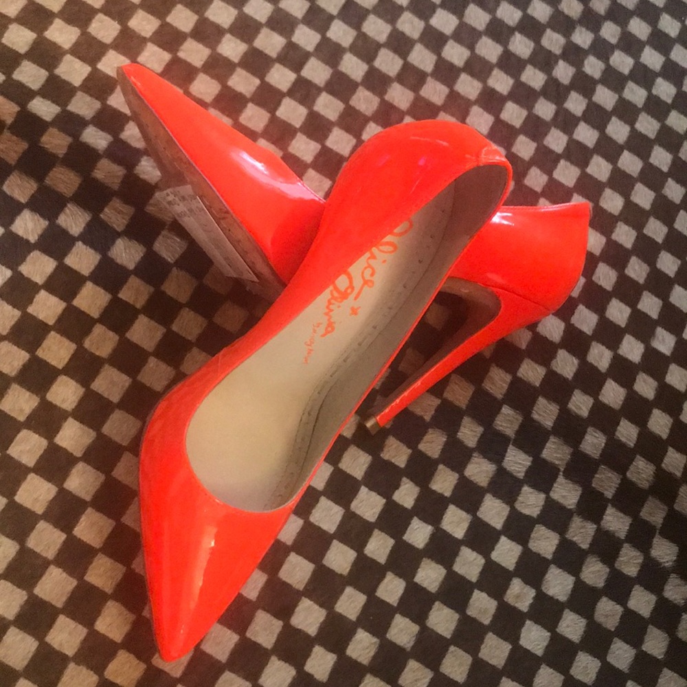 Alice + Olivia “Devon” Patent Leather Pump!!